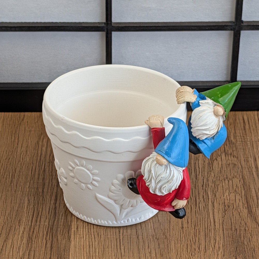 Place & Time Garden Gnome Pot Percher Set 2pc Red Blue Green Planter Hangers